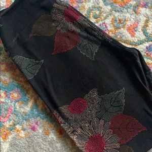 Black Sunflower Pointillism Leggings